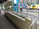 Safety handrail using Interclamp tube fittings and key clamp fittings